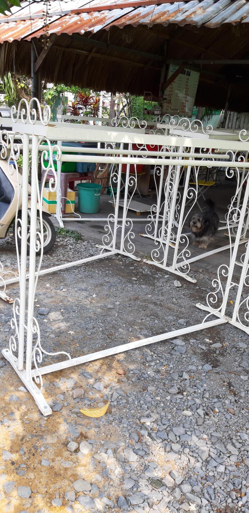 Kệ sắt quần ao thanh lý