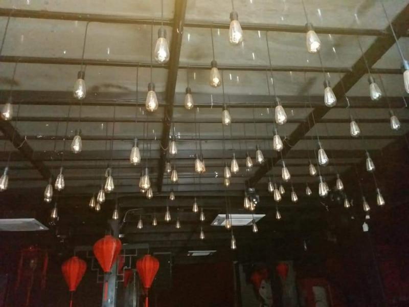 Thang lý bóng đèn kiểu quán cafe
